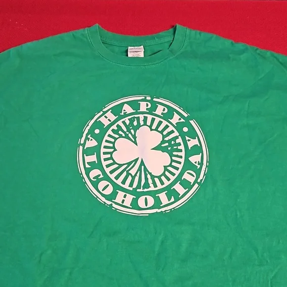 'Happy Alcoholiday' Shamrock clover March 17th graphic tee green 2XL EUC Novelty - Picture 1 of 5